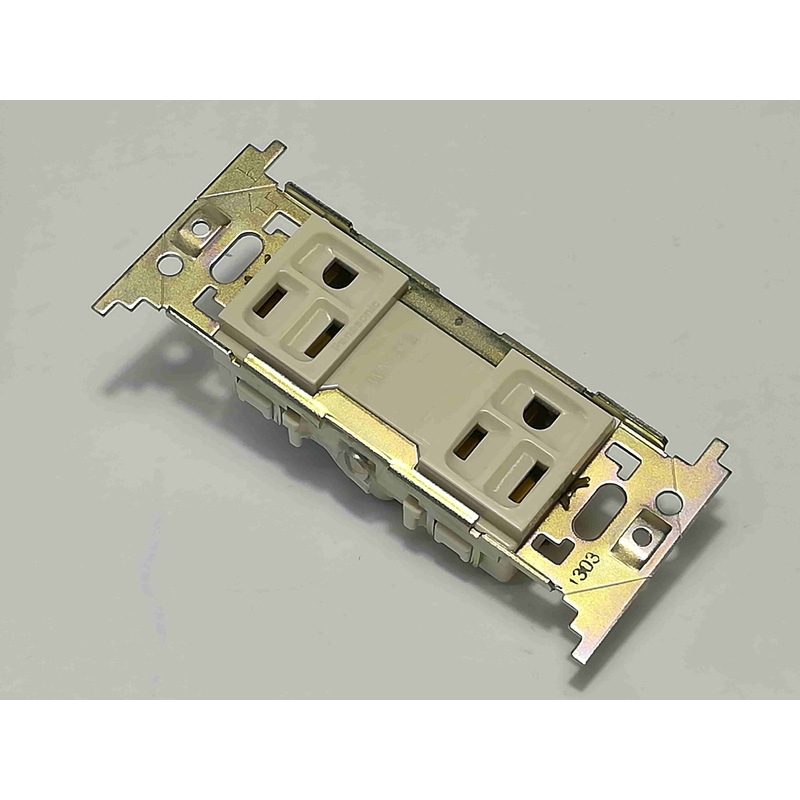 Duplex Receptacle Parallel Slots with Ground