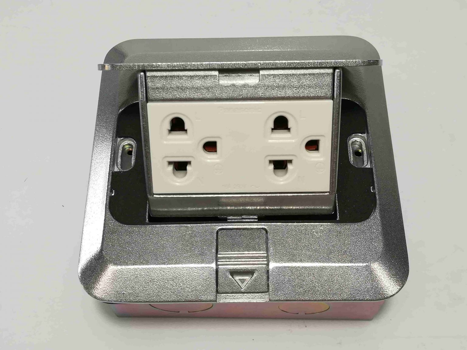 Pop up Floor Outlets Duplex Universal with Ground - Arizona Integrated